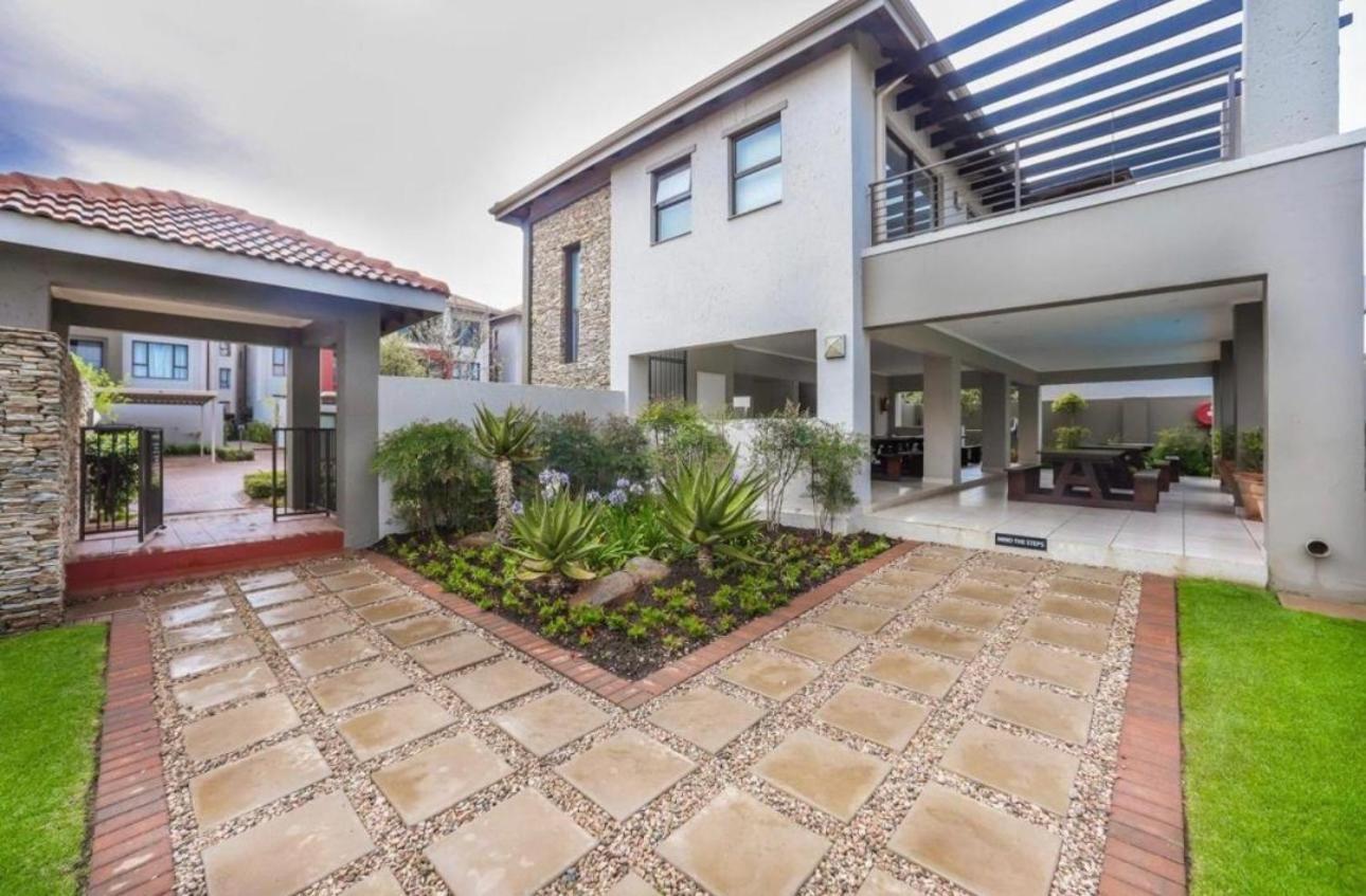 Exclusive In Fourways Apartment *