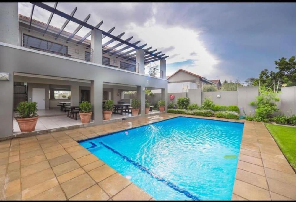 Exclusive In Fourways Apartment *